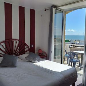 Zimmer mit Kingsize-Bett